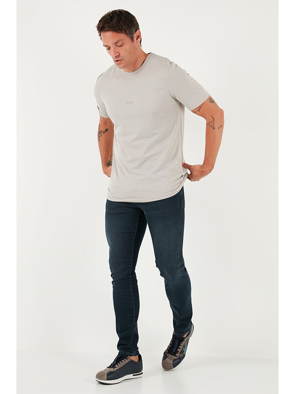 Gri Yazı Detaylı Pamuklu Regular Fit Bisiklet Yaka %100 Pamuk Tişört 59020203-1