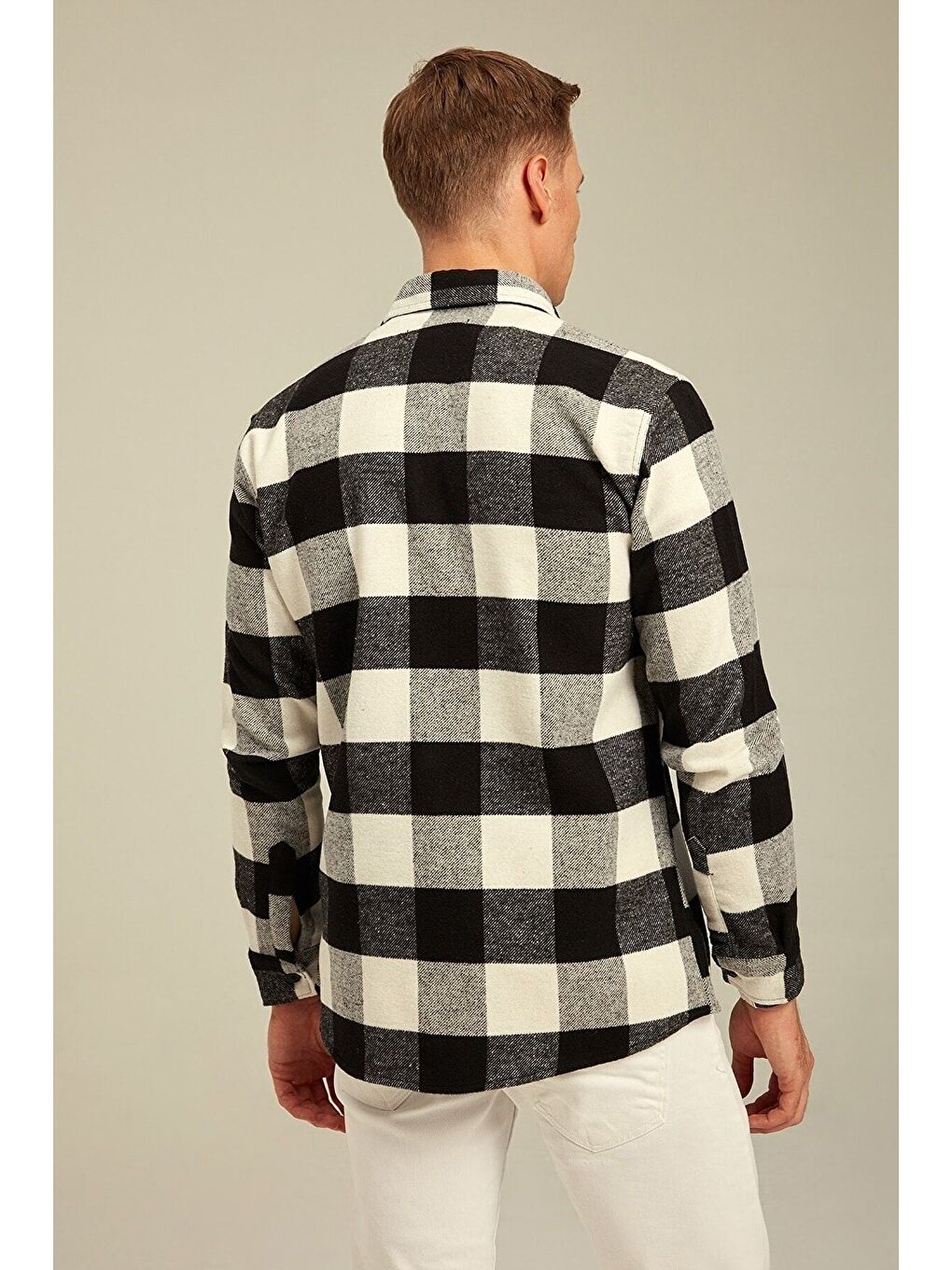 Tarz Cool Siyah beyaz Erkek Slim Fit Düğmeli Yaka Çift Cepli Oduncu Ekose Gömlek - 1