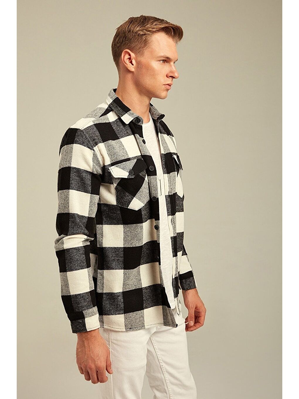 Tarz Cool Siyah beyaz Erkek Slim Fit Düğmeli Yaka Çift Cepli Oduncu Ekose Gömlek - 2