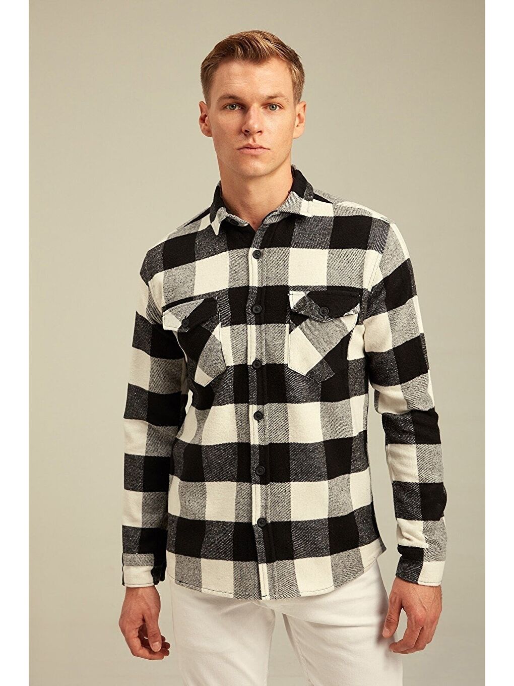 Tarz Cool Siyah beyaz Erkek Slim Fit Düğmeli Yaka Çift Cepli Oduncu Ekose Gömlek - 3