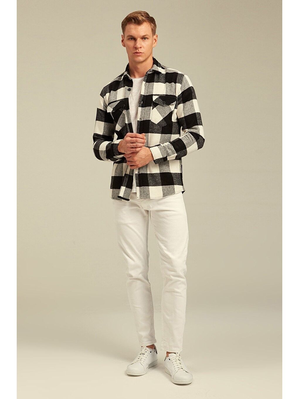 Tarz Cool Siyah beyaz Erkek Slim Fit Düğmeli Yaka Çift Cepli Oduncu Ekose Gömlek - 4
