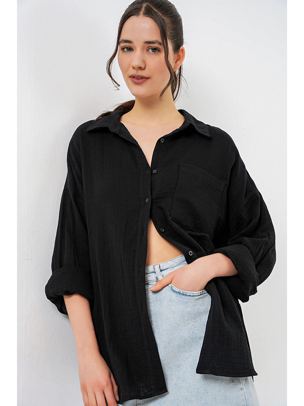 Kadın Tek Cepli Oversize Müslin Gömlek 20353 - Siyah