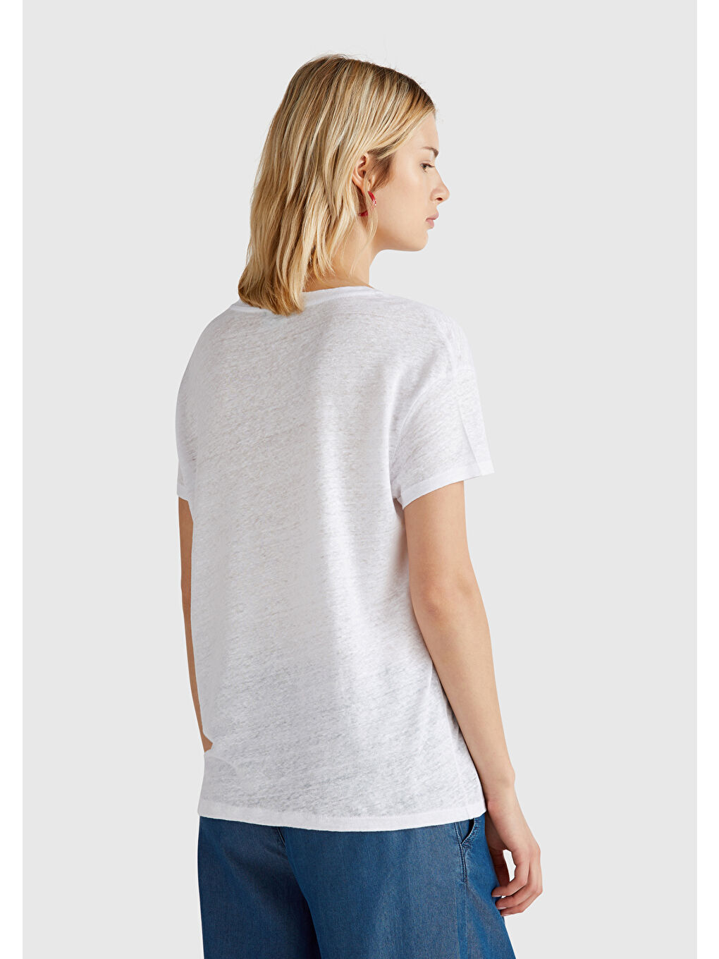 Kadın Beyaz %100 Keten Düşük Omuzlu Relax Fit V Yaka T-Shirt-2