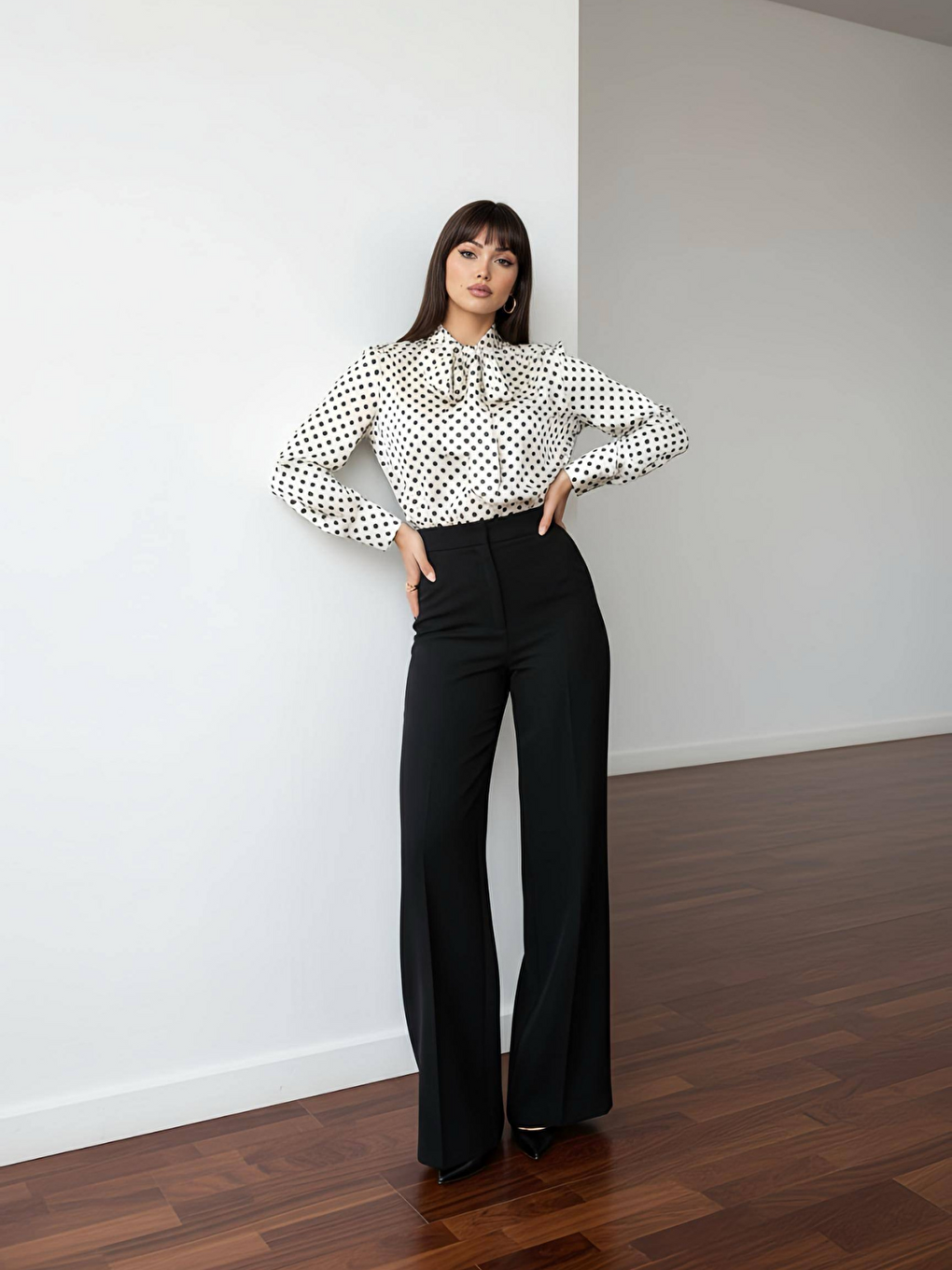 Siyah Puantiye Desenki Paris Fularlı Gömlek