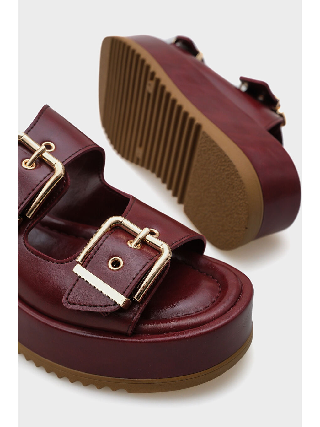 Kırmızı Marley Çift Tokalı Dolgu Topuklu Kadın Terlik-3