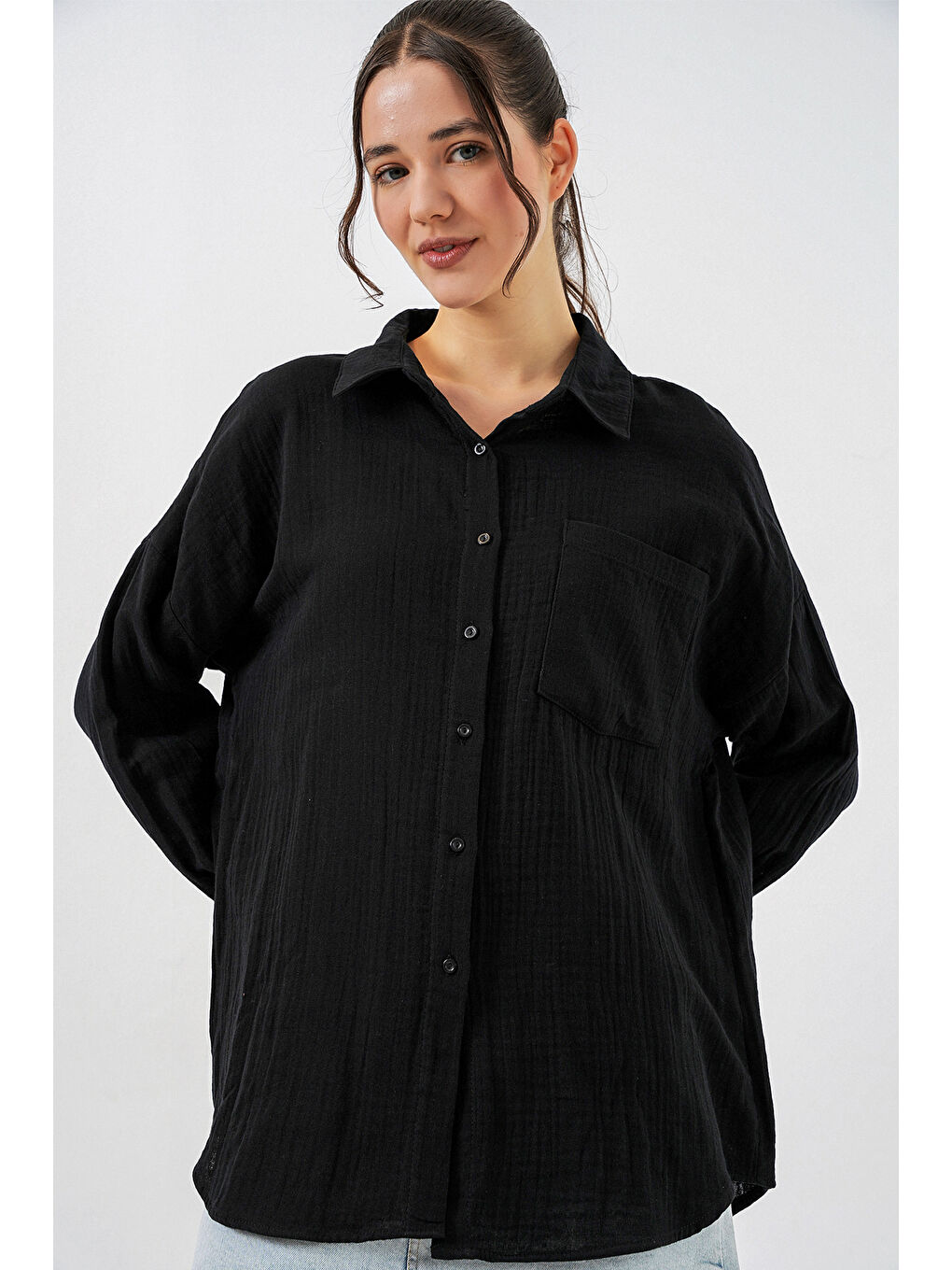 Kadın Tek Cepli Oversize Müslin Gömlek 20353 - Siyah-2