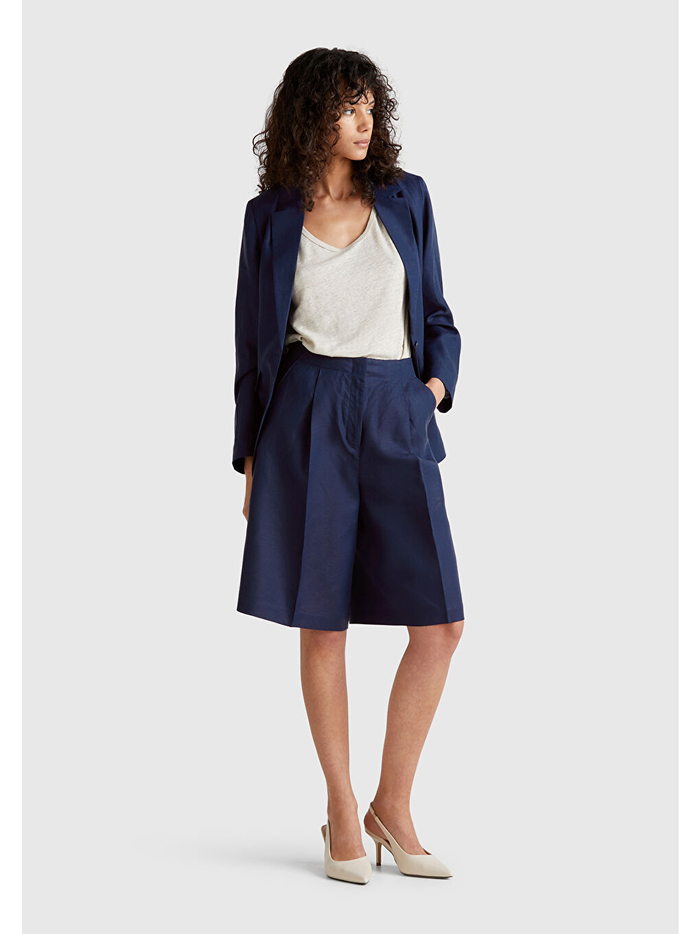 Kadın Lacivert Keten Karışımlı Diz Üstü Bermuda Şort-4