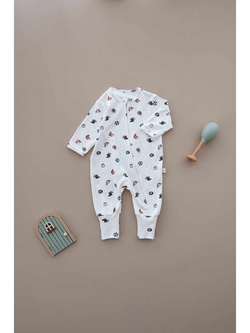 Beyaz Meyve Baskılı Calmy Serisi Kendinden Patikli Fermuarlı Tulum