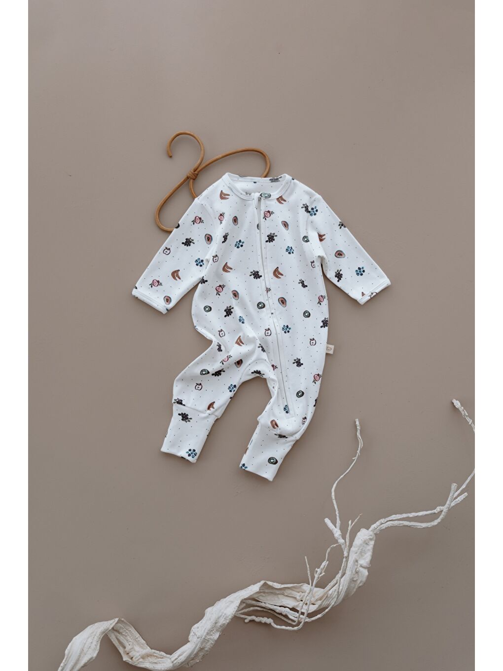 Beyaz Meyve Baskılı Calmy Serisi Kendinden Patikli Fermuarlı Tulum-1