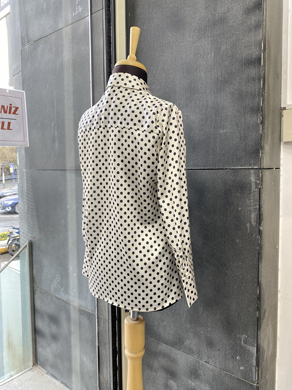 Siyah Puantiye Desenki Paris Fularlı Gömlek-6