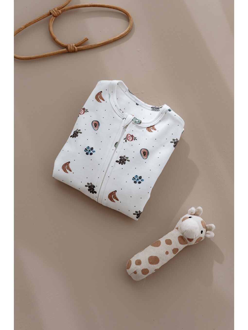 Beyaz Meyve Baskılı Calmy Serisi Kendinden Patikli Fermuarlı Tulum-2