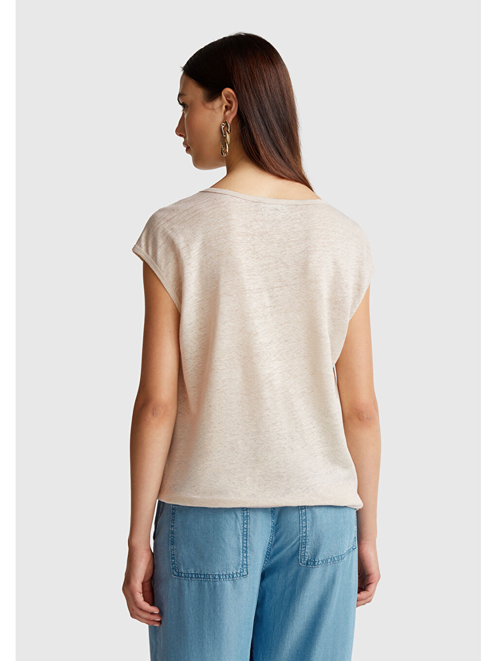 Bej Kadın Taş Rengi %100 Keten Yanları Yırtmaçlı Relax Fit Yuvarlak Yaka T-Shirt-2