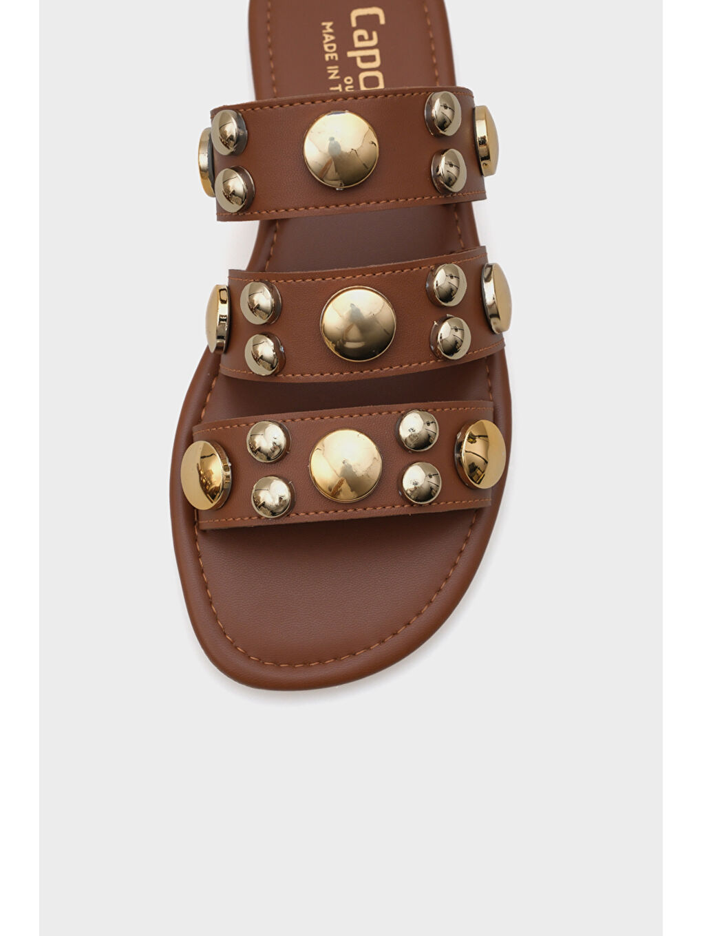 Kahverengi Kate Bantlı Metal Aksesuarlı Düz Topuklu Yuvarlak Burunlu Kadın Terlik-4