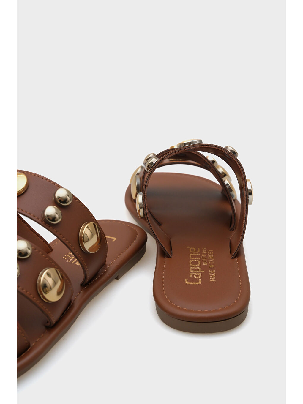 Kahverengi Kate Bantlı Metal Aksesuarlı Düz Topuklu Yuvarlak Burunlu Kadın Terlik-5