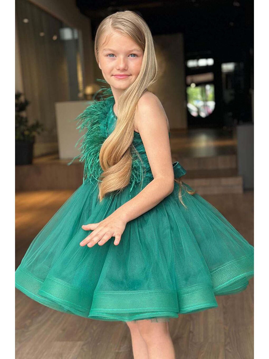 Kız Çocuk Omuzdan Göğse Tüylü Tek Omuz Eteği Kabarık Tüllü Yeşil Abiye-1
