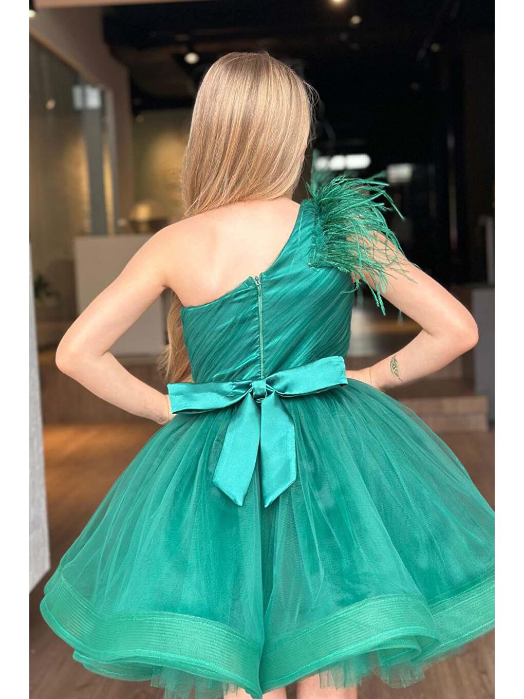 Kız Çocuk Omuzdan Göğse Tüylü Tek Omuz Eteği Kabarık Tüllü Yeşil Abiye-3