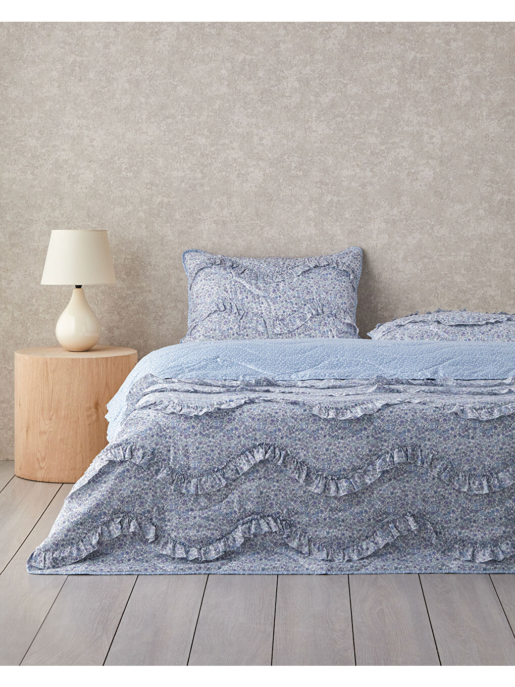 English Home Floral Euphoria Fırfırlı Çift Kişilik Yatak Örtüsü Takımı 200x220 cm Mavi