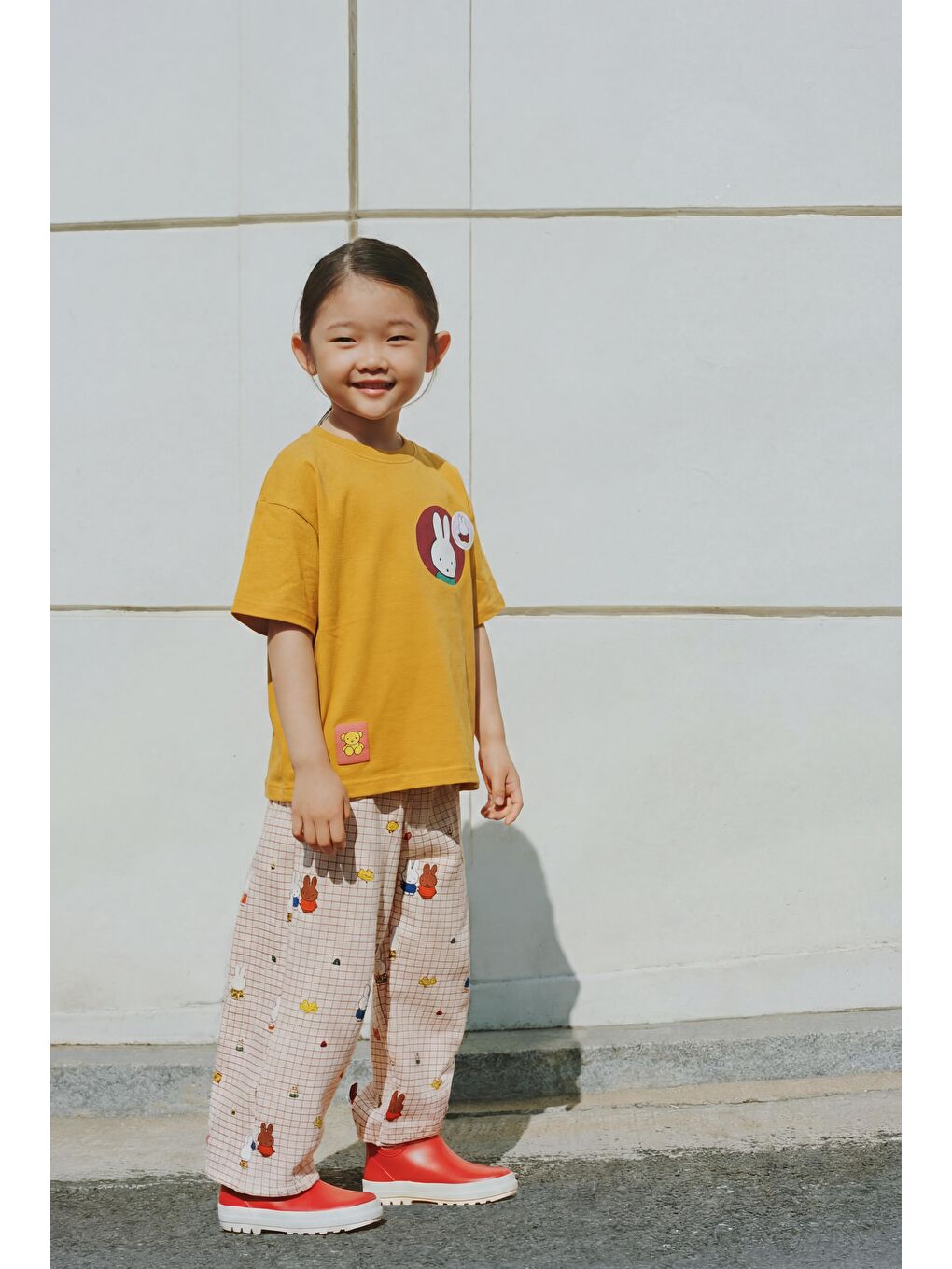 Beyaz Kız Çocuk Pamuklu Hardal Tavşan Baskılı T-Shirt Ve Ekose Eşofman Takım