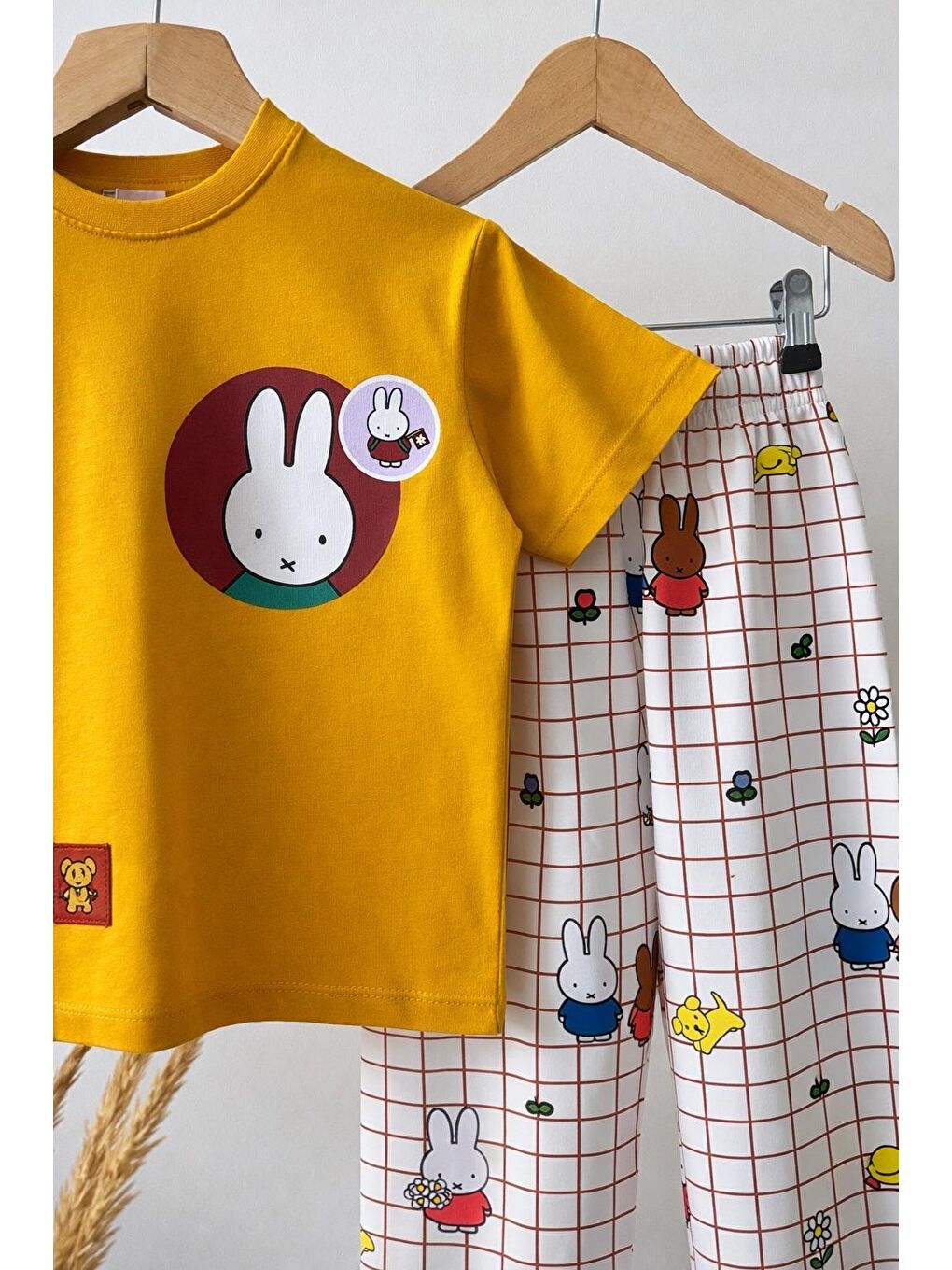 Beyaz Kız Çocuk Pamuklu Hardal Tavşan Baskılı T-Shirt Ve Ekose Eşofman Takım-3