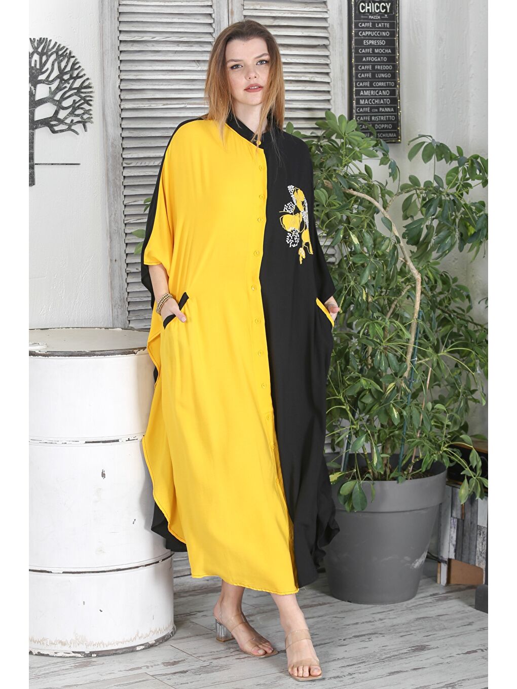 Siyah-Sarı Hakim Yaka 3/4 Kol Fleto Cep Nakışlı Casual Oversize Dokuma Elbise-1