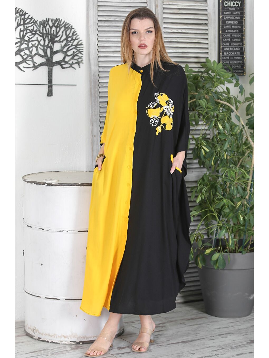 Siyah-Sarı Hakim Yaka 3/4 Kol Fleto Cep Nakışlı Casual Oversize Dokuma Elbise-2