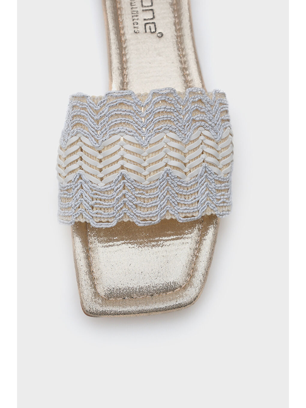 Beyaz Katya Düz Topuklu Parlak Küt Burunlu Kadın Terlik-2