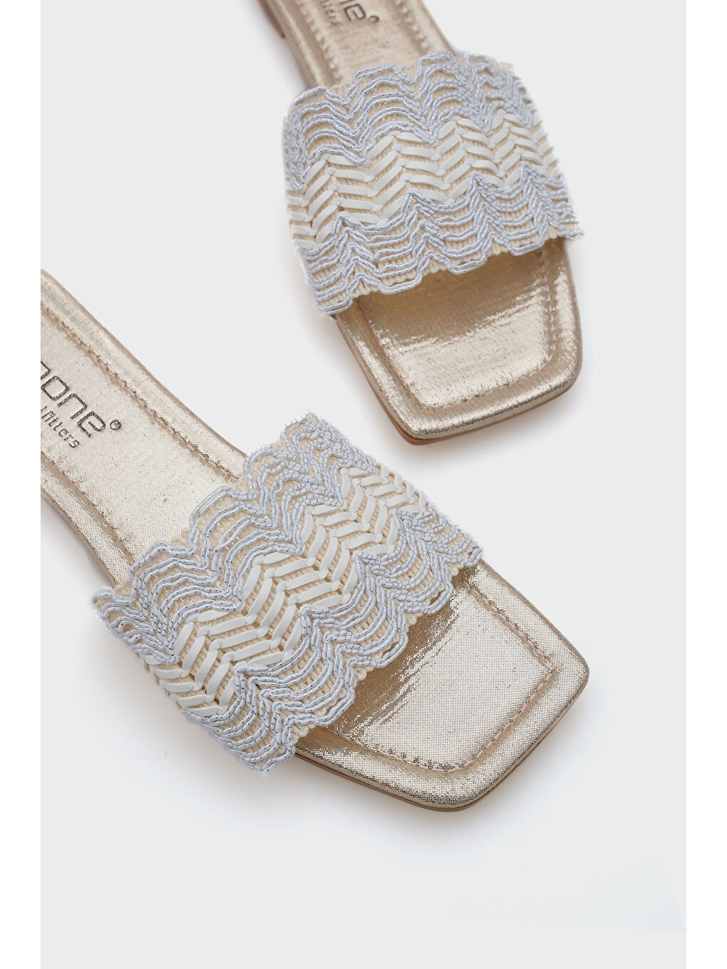 Beyaz Katya Düz Topuklu Parlak Küt Burunlu Kadın Terlik-3