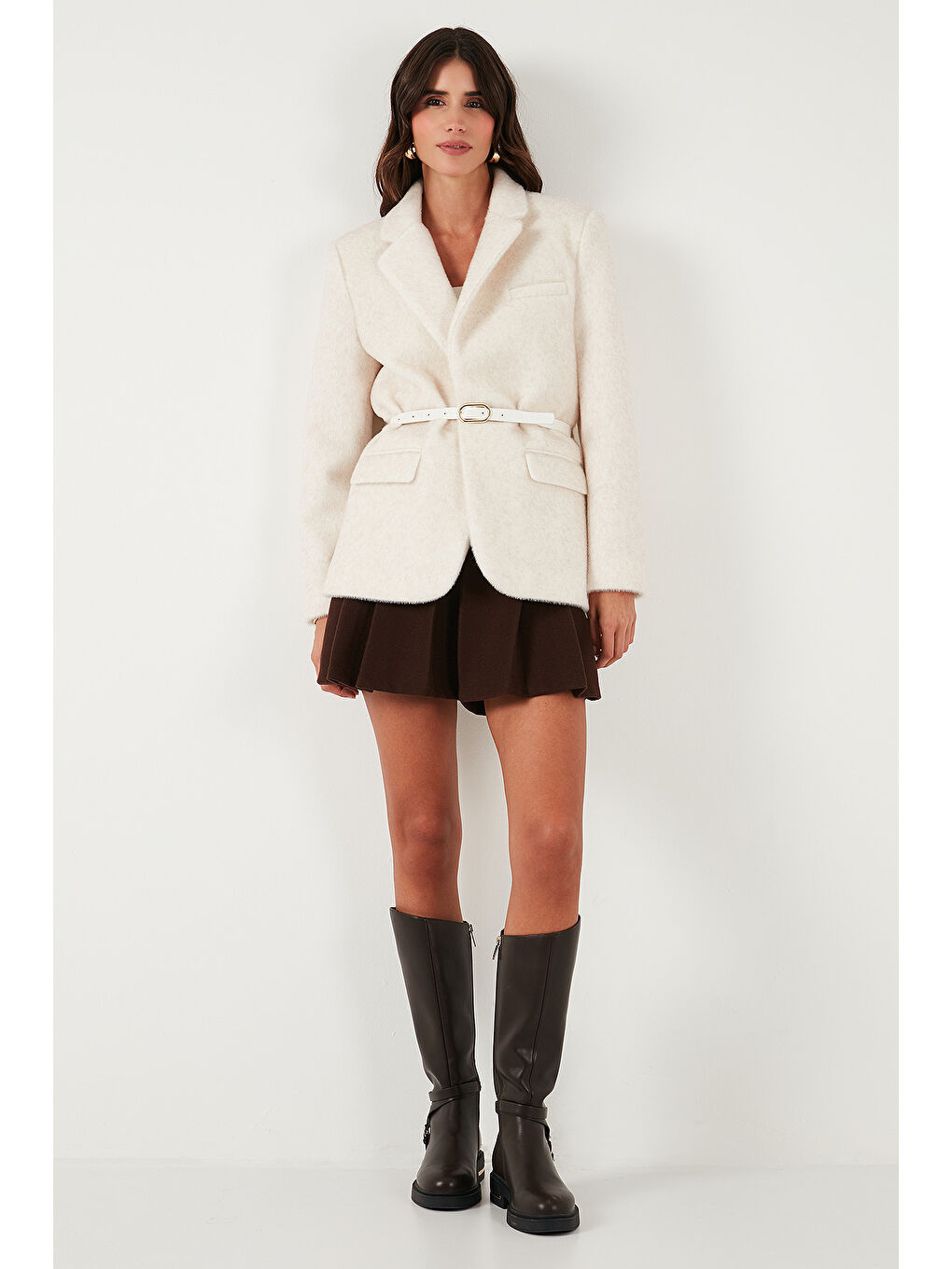 Beyaz Regular Fit Astarlı Kemer Detaylı Pelüş Dokulu Ceket 6839490-1