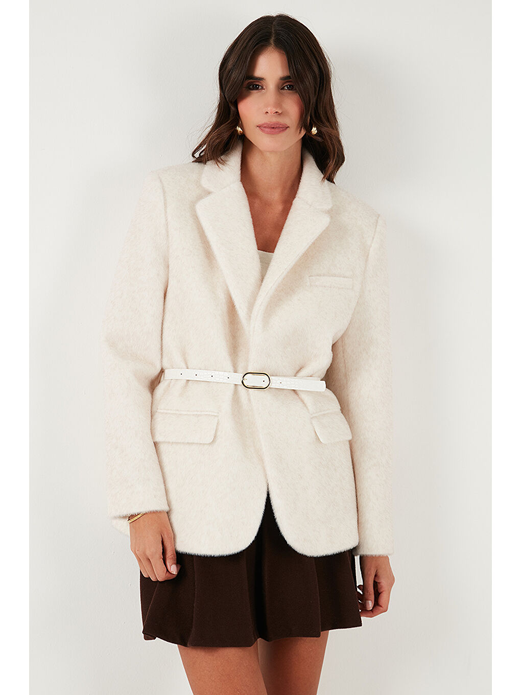 Beyaz Regular Fit Astarlı Kemer Detaylı Pelüş Dokulu Ceket 6839490-2