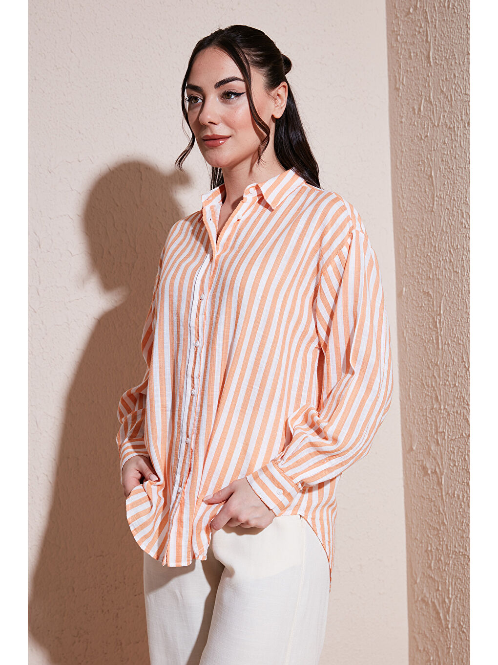 Turuncu Pamuklu Çizgili Oversize Uzun Kollu Gömlek 26Y0670K1-1