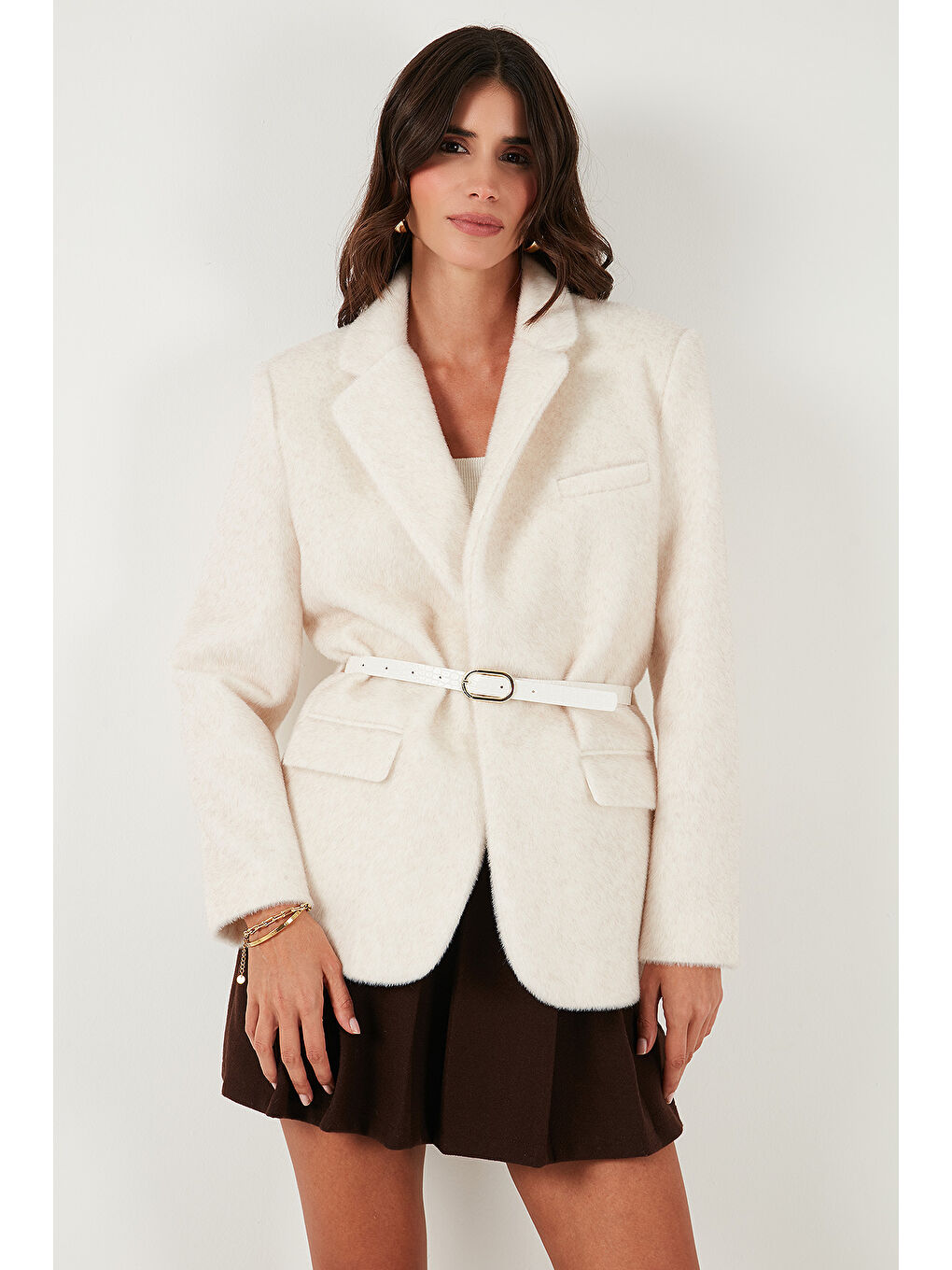 Beyaz Regular Fit Astarlı Kemer Detaylı Pelüş Dokulu Ceket 6839490-3