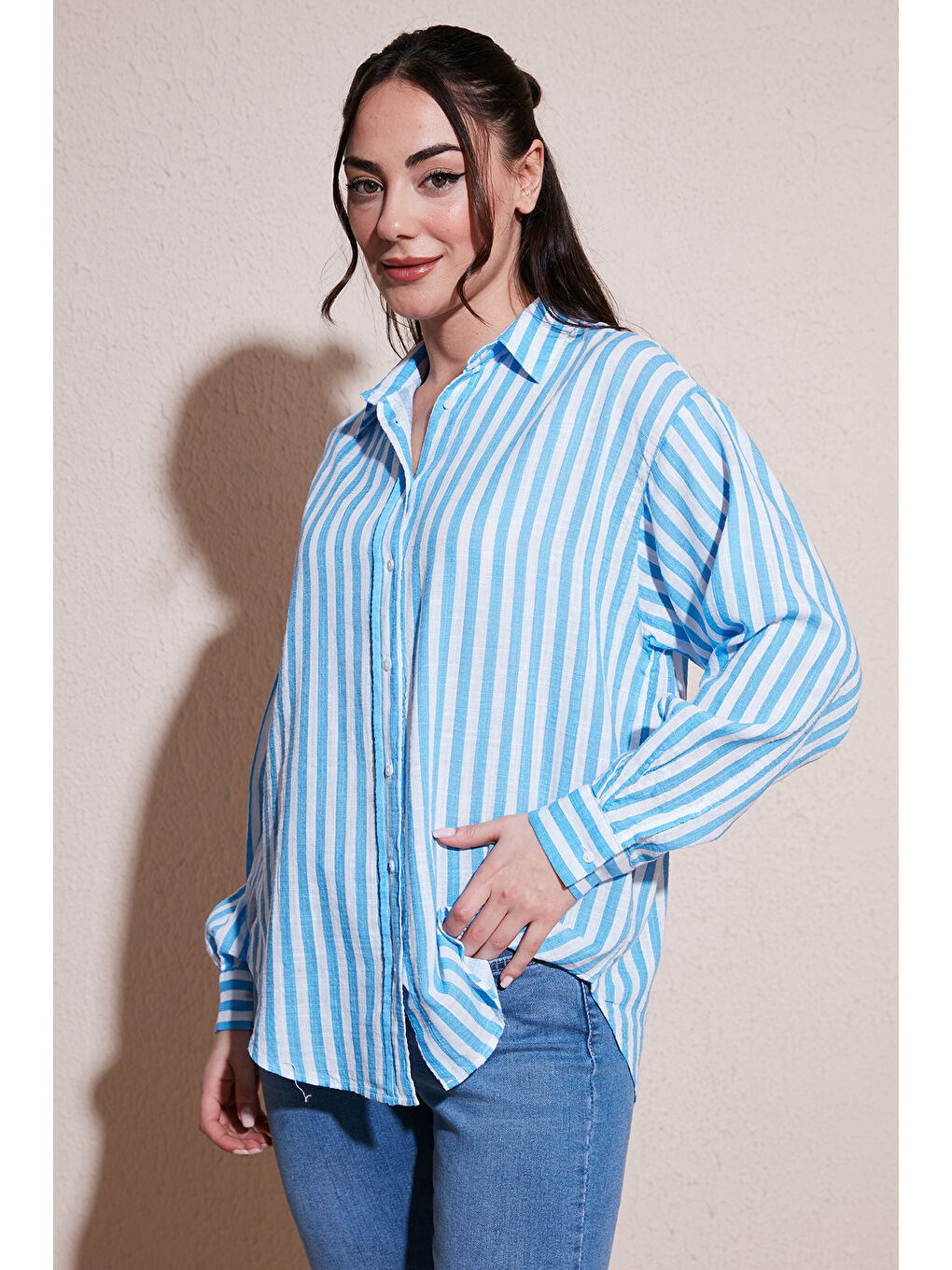 Mavi Pamuklu Çizgili Oversize Uzun Kollu Gömlek 26Y0670K1-1
