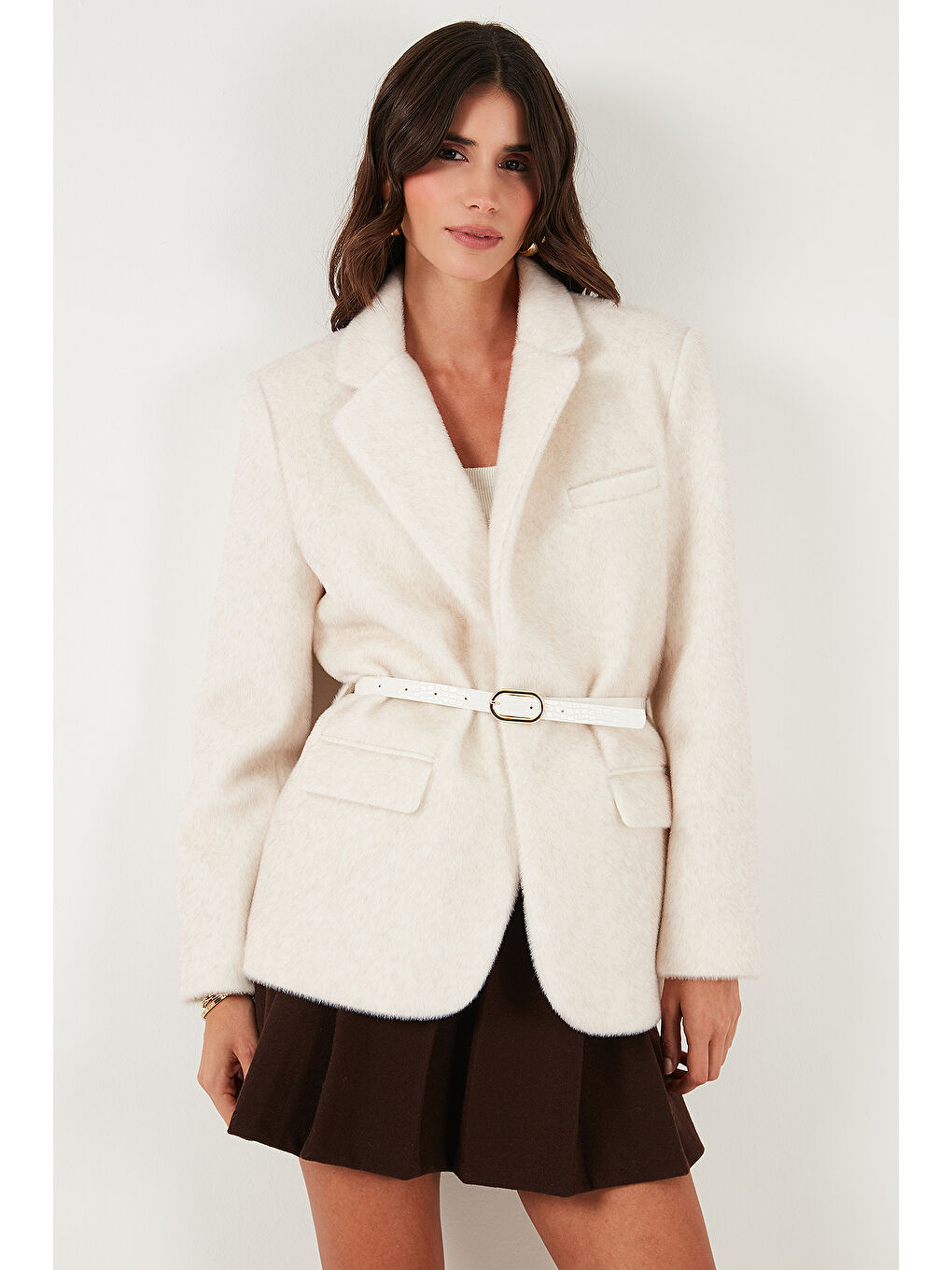 Beyaz Regular Fit Astarlı Kemer Detaylı Pelüş Dokulu Ceket 6839490-4