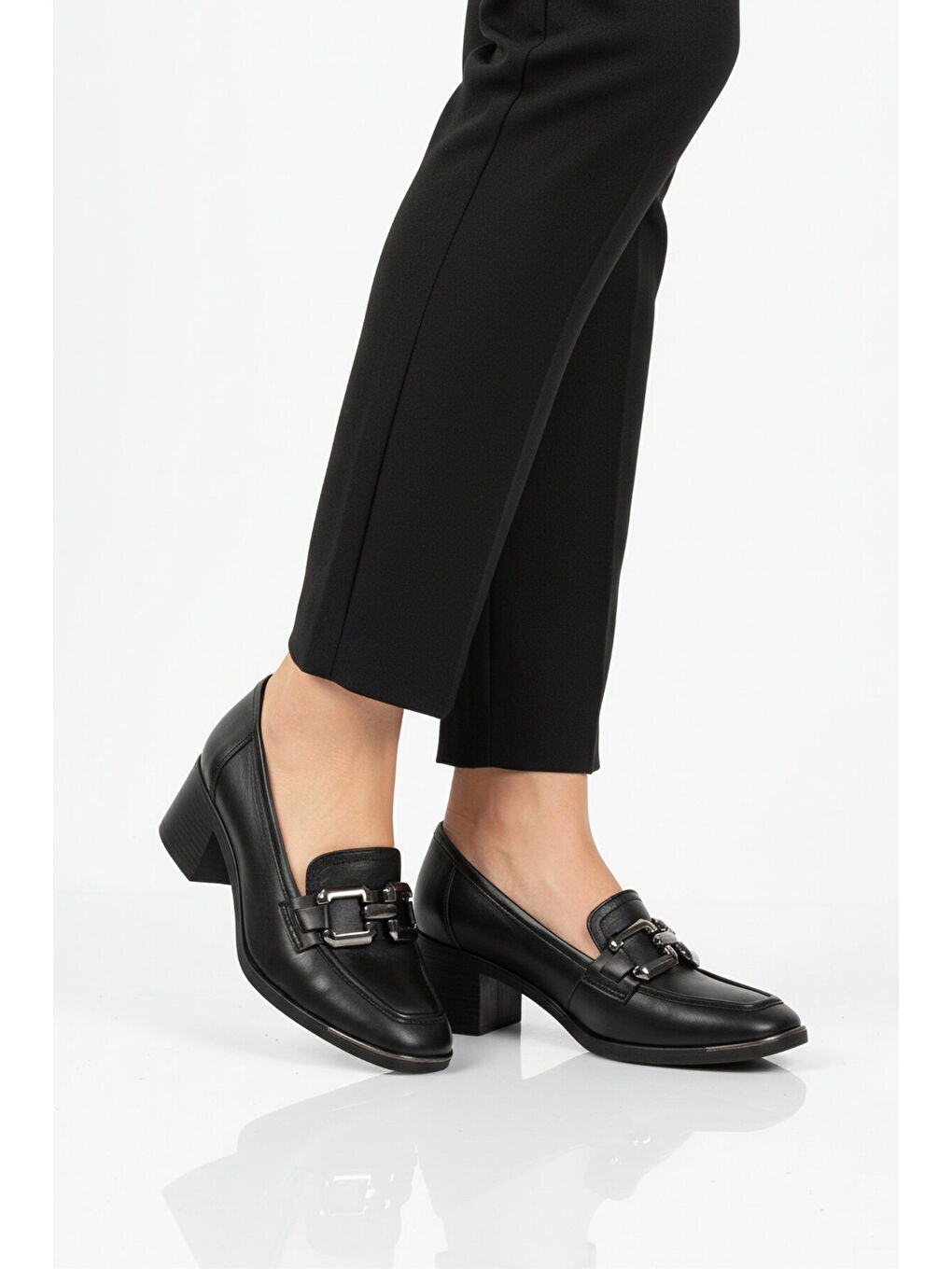 Premium Siyah Hakiki Deri Kadın Topuklu Klasik Ayakkabı 757 Z-1