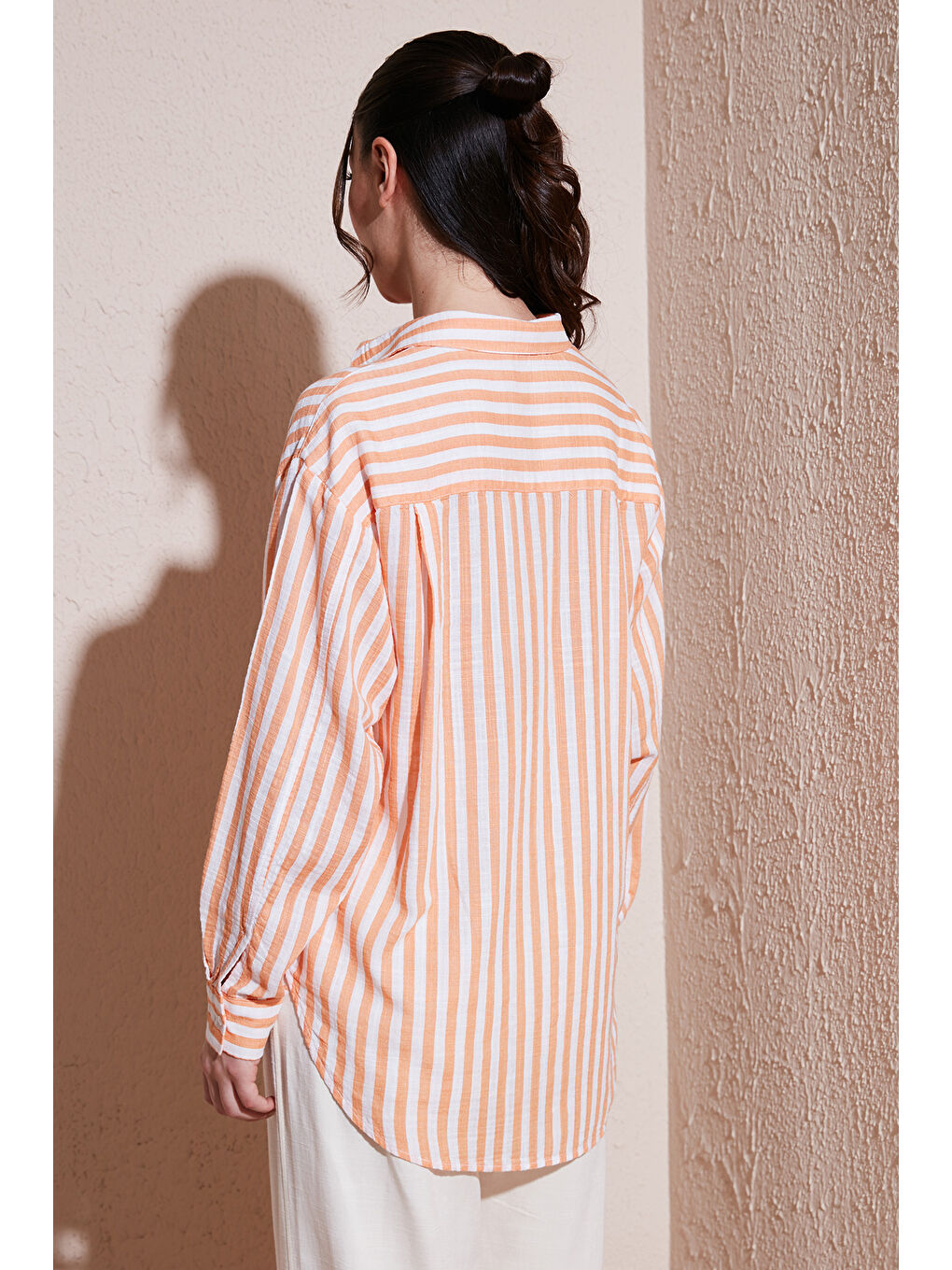 Turuncu Pamuklu Çizgili Oversize Uzun Kollu Gömlek 26Y0670K1-4