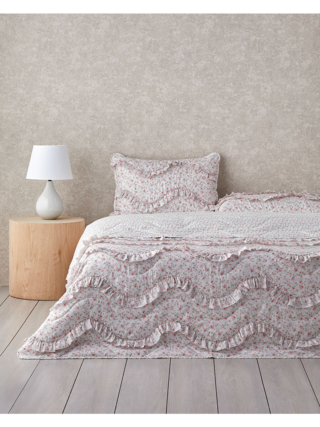 Floral Euphoria Fırfırlı Çift Kişilik Yatak Örtüsü Takımı 200x220 cm Pembe