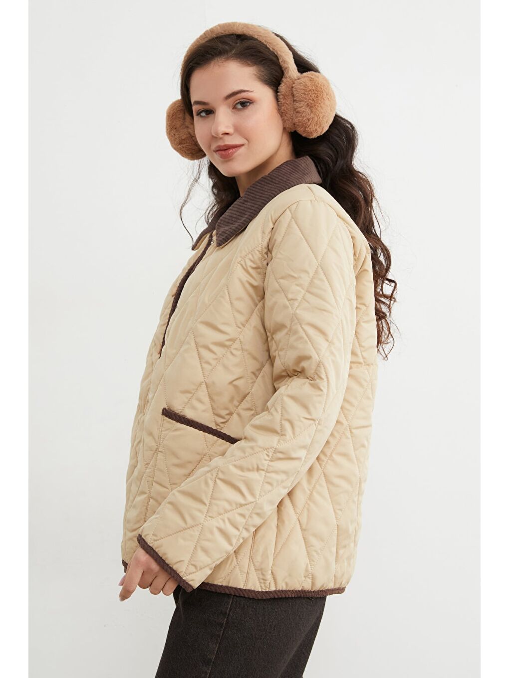 Bej Kadife Detaylı Polo Yaka Kapitone Mont-2