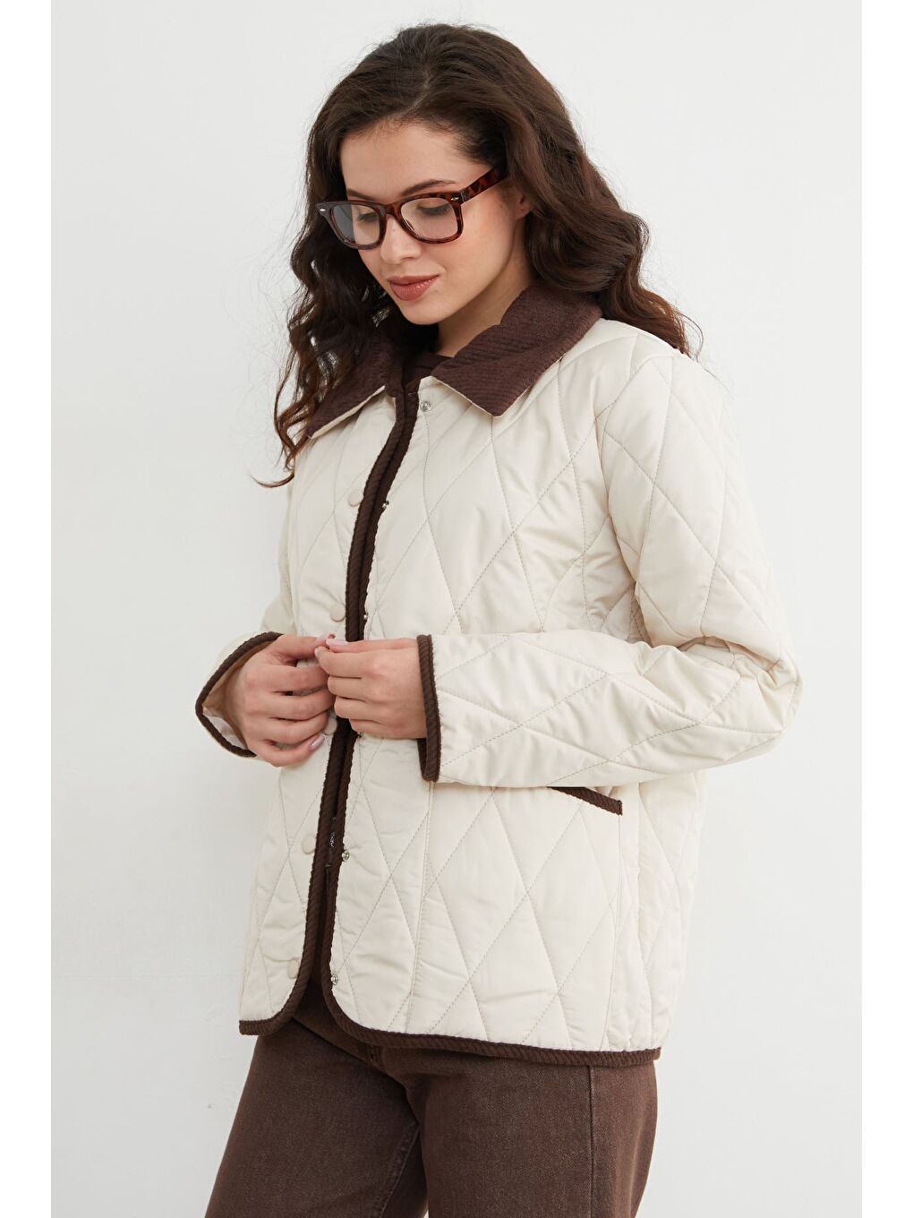 Bej Kadife Detaylı Polo Yaka Kapitone Mont-2