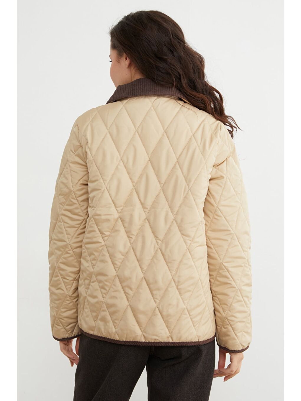 Bej Kadife Detaylı Polo Yaka Kapitone Mont-3