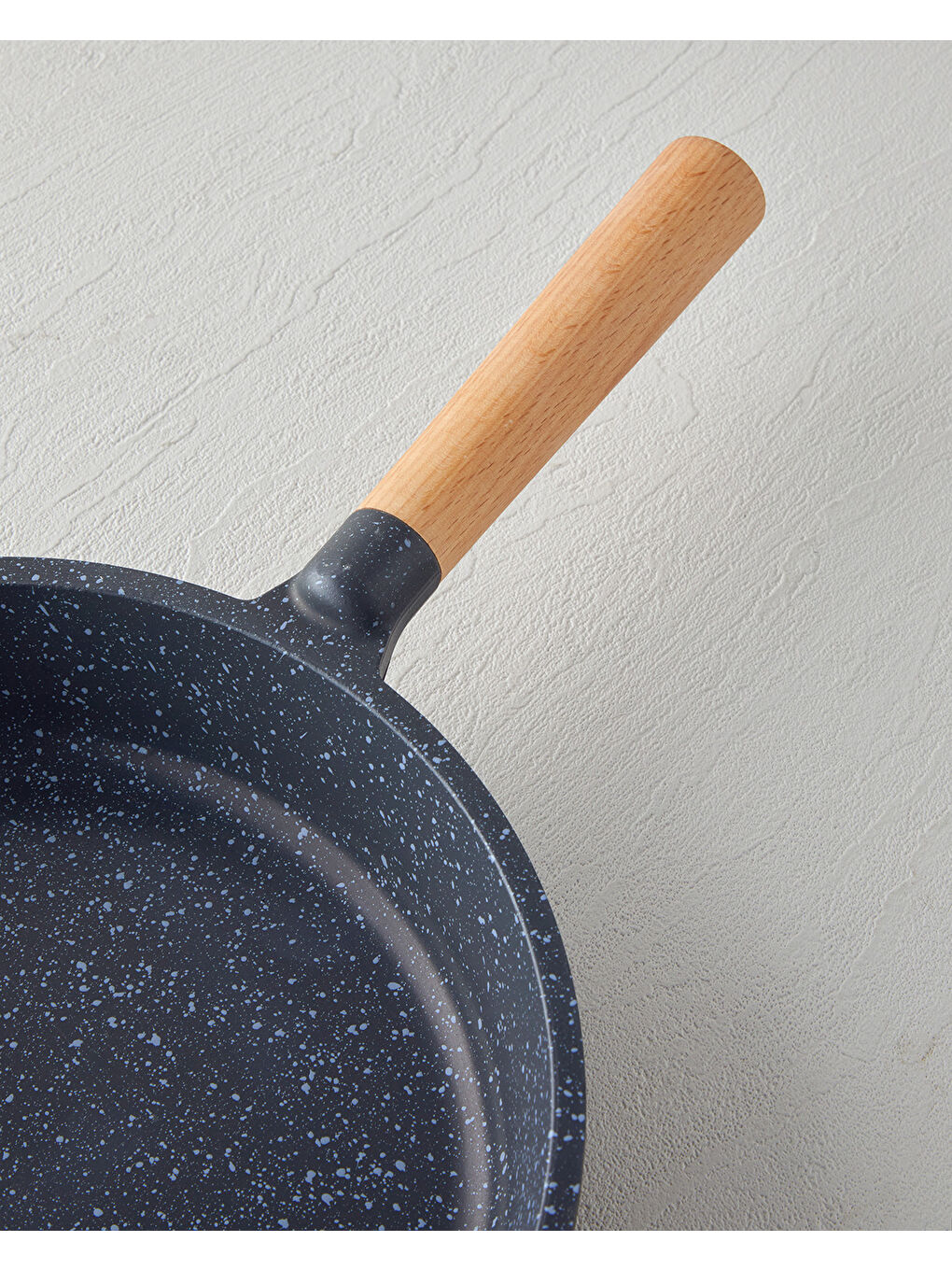 Theo Premium Ahşap Saplı Tava 28 cm Siyah-2