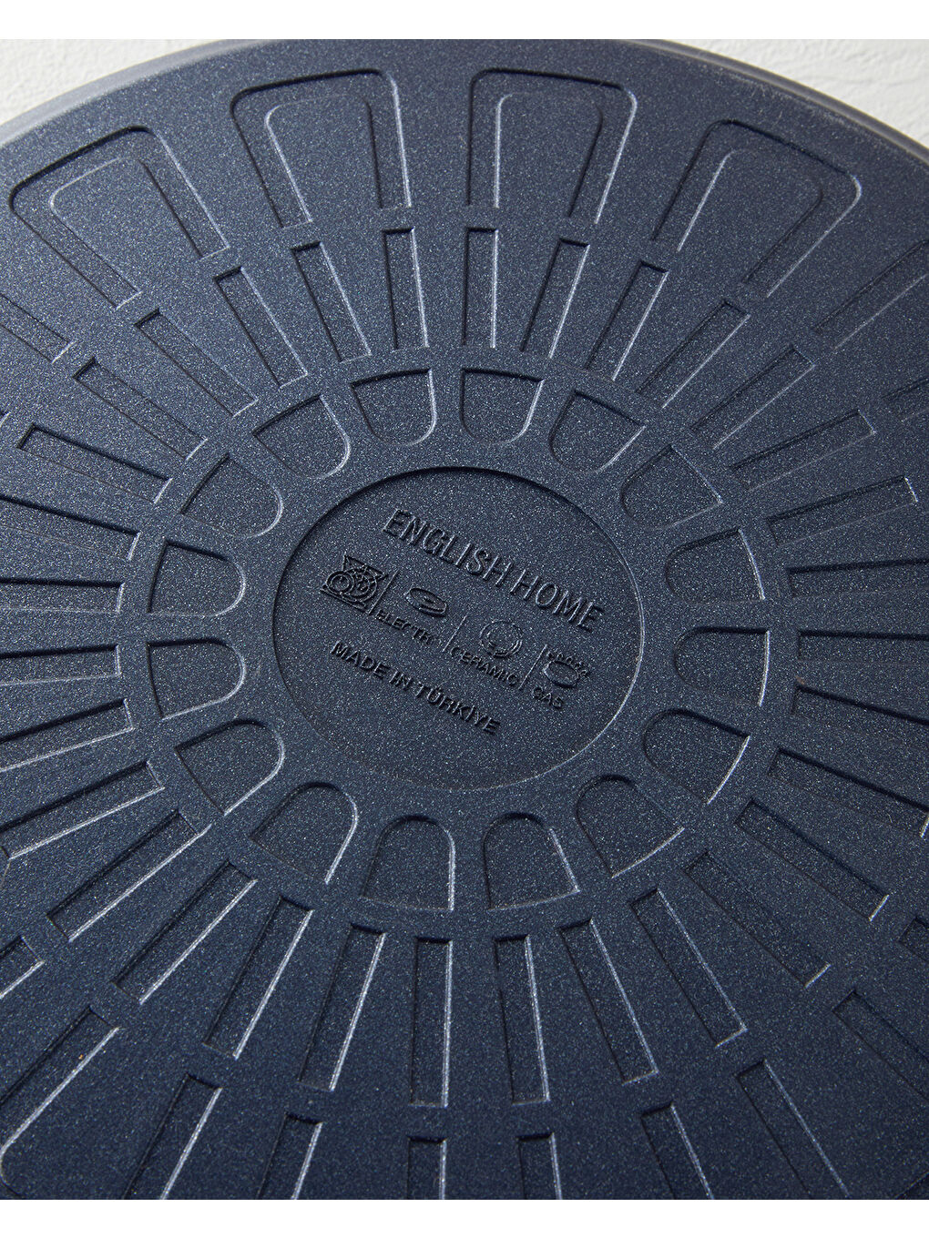 Theo Premium Ahşap Saplı Tava 28 cm Siyah-3