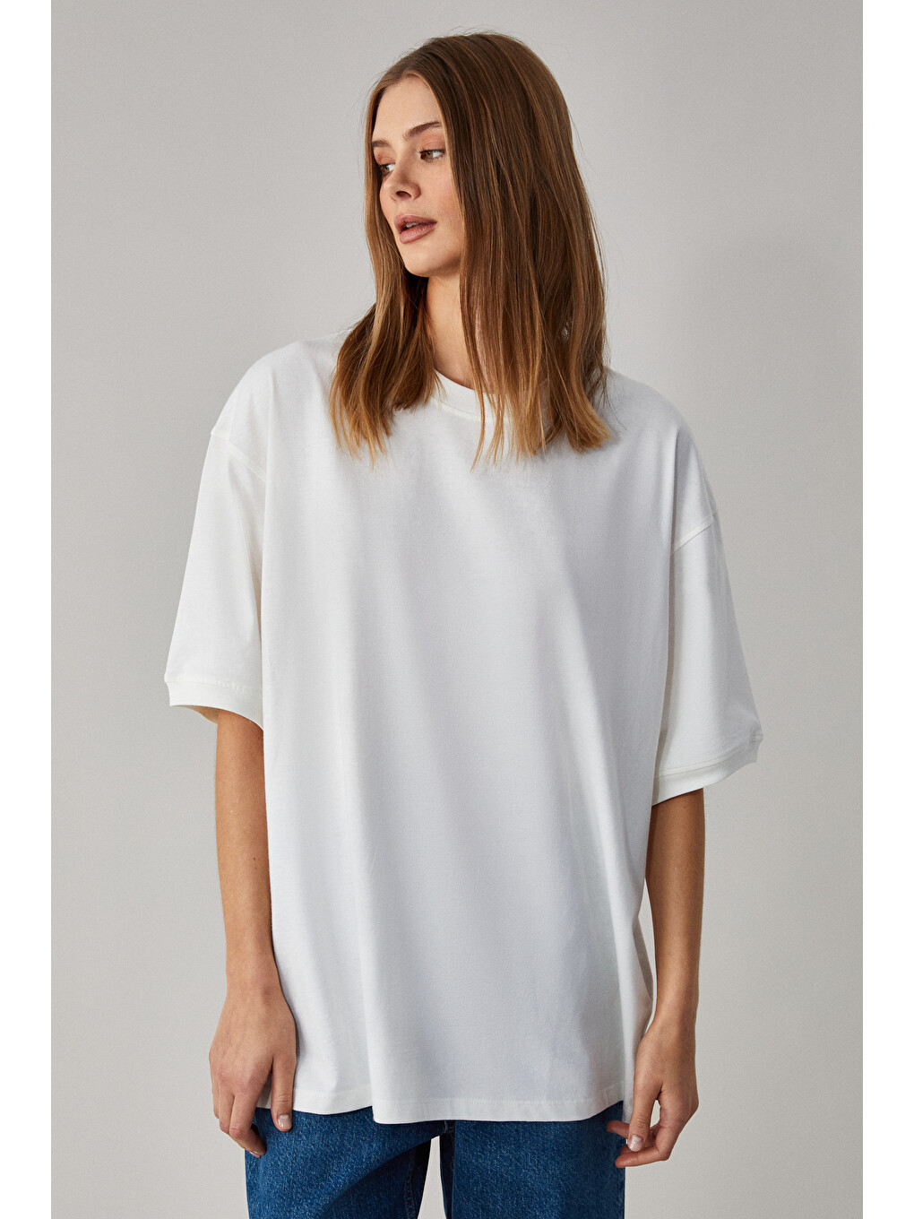 Betsy Kadın %100 Pamuk Bisiklet Yaka Kısa Kollu Fit Relaxed Ekru T-shirt-1
