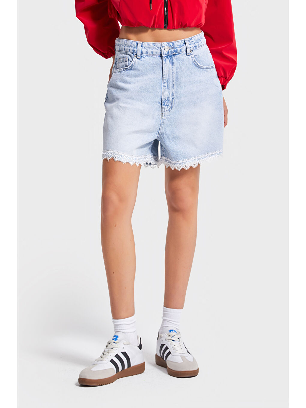 Mavi Kadın Snow Jean Rengi D-4s5-3 Dantel Detaylı Midi Boy %100 Pamuk Tasarım Denim Şort