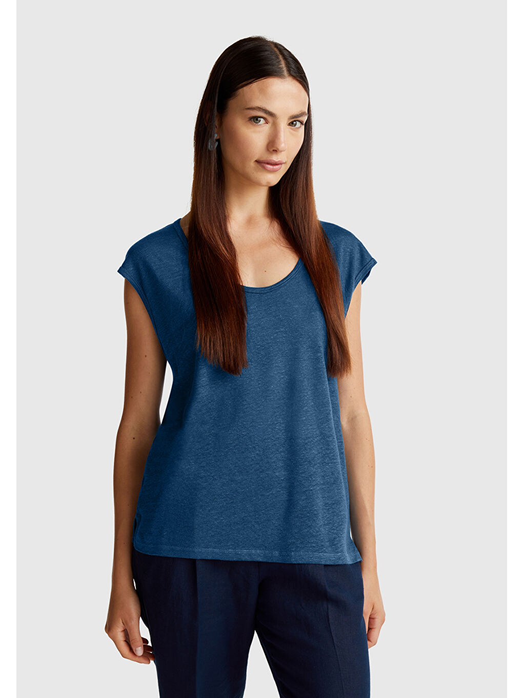 Mavi Kadın Denim %100 Keten Yanları Yırtmaçlı Relax Fit Yuvarlak Yaka T-Shirt