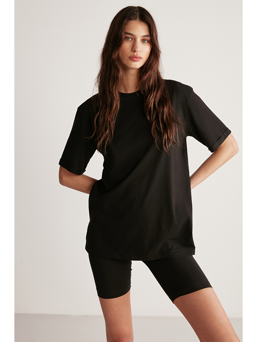 Betsy Kadın %100 Pamuk Bisiklet Yaka Kısa Kollu Fit Relaxed Siyah T-shirt