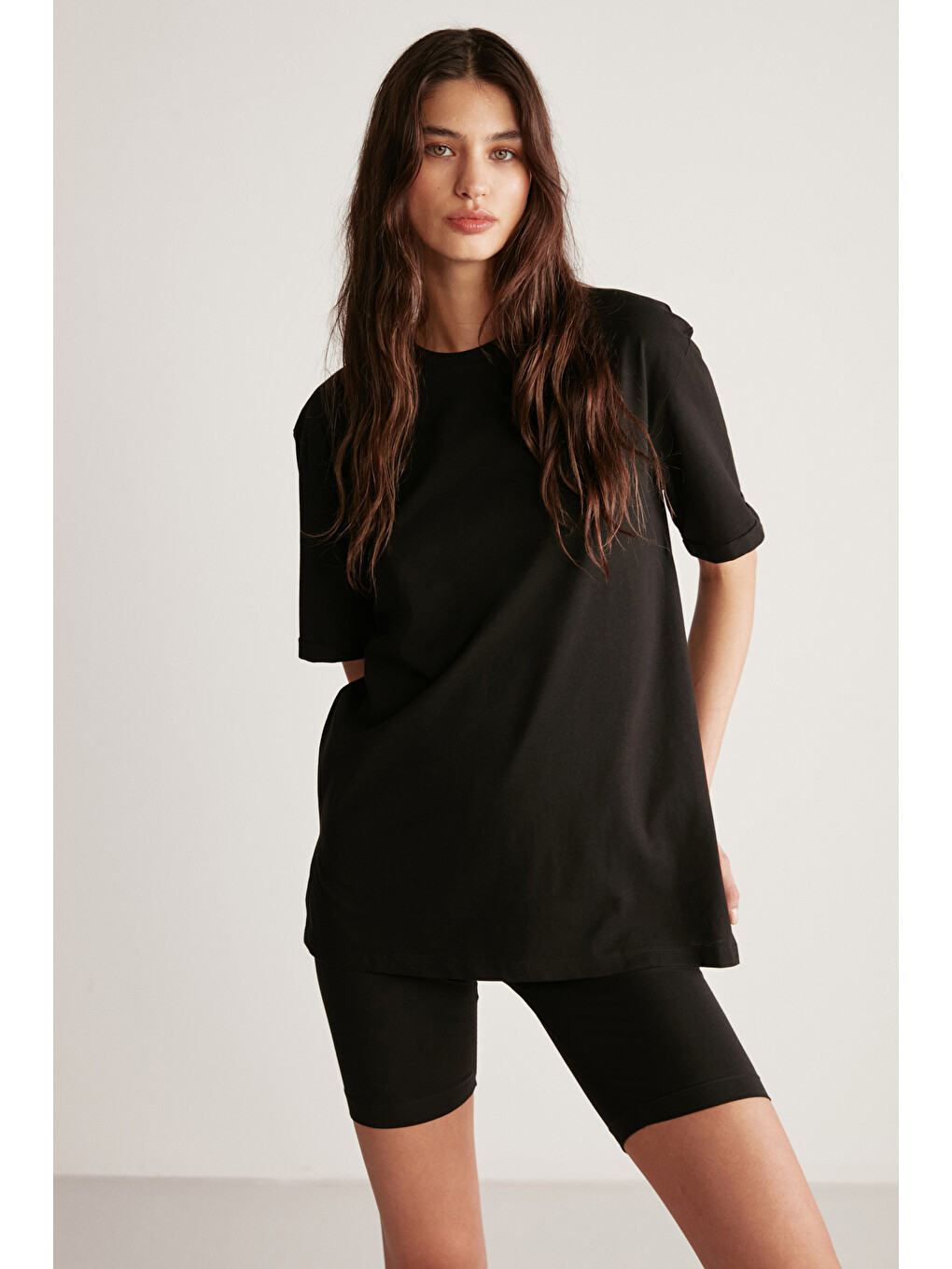 Betsy Kadın %100 Pamuk Bisiklet Yaka Kısa Kollu Fit Relaxed Siyah T-shirt-1