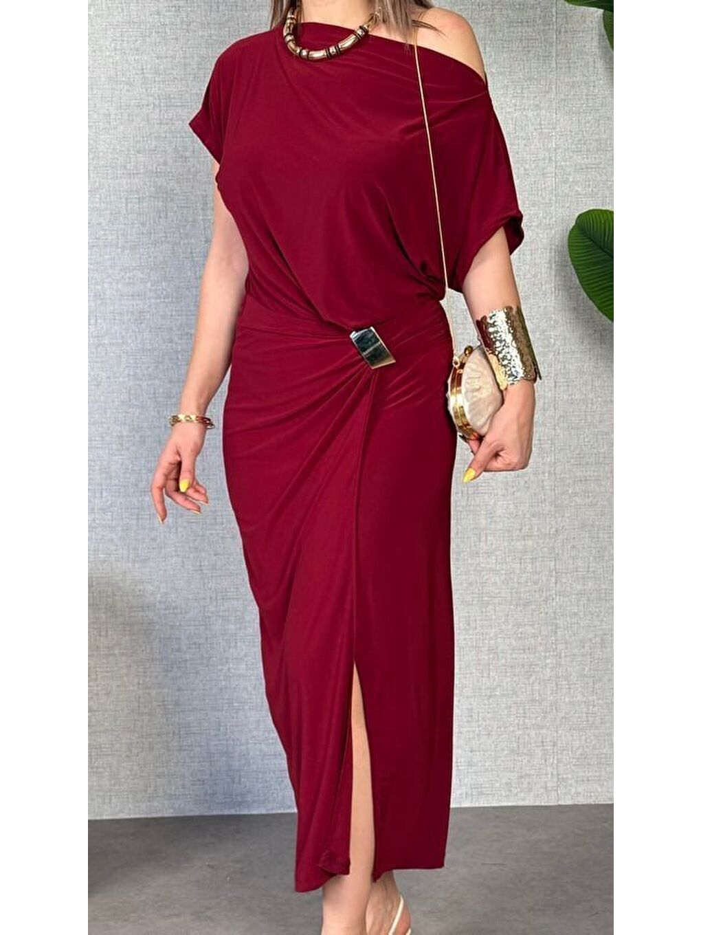 Bordo Kadın Kısa Kollu Tek Omuzdan Açık Beli Lastikli Sandy Maxi Elbise-1