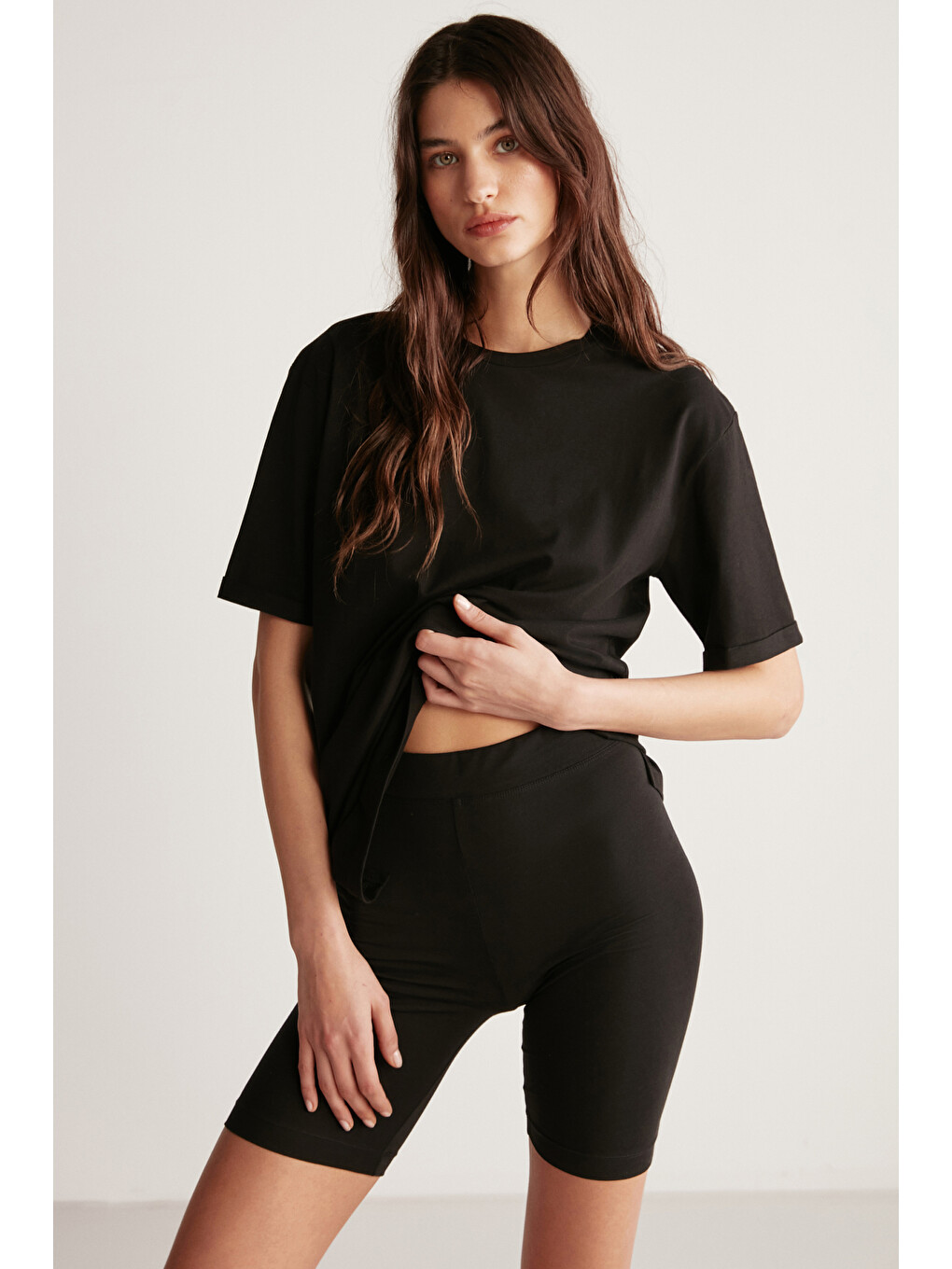 Betsy Kadın %100 Pamuk Bisiklet Yaka Kısa Kollu Fit Relaxed Siyah T-shirt-2