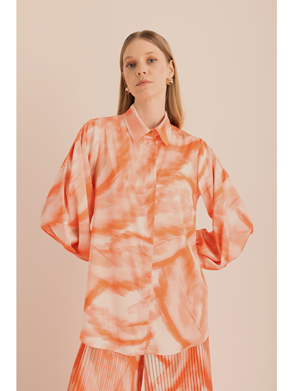 Beyaz Desenli Saten Tunik