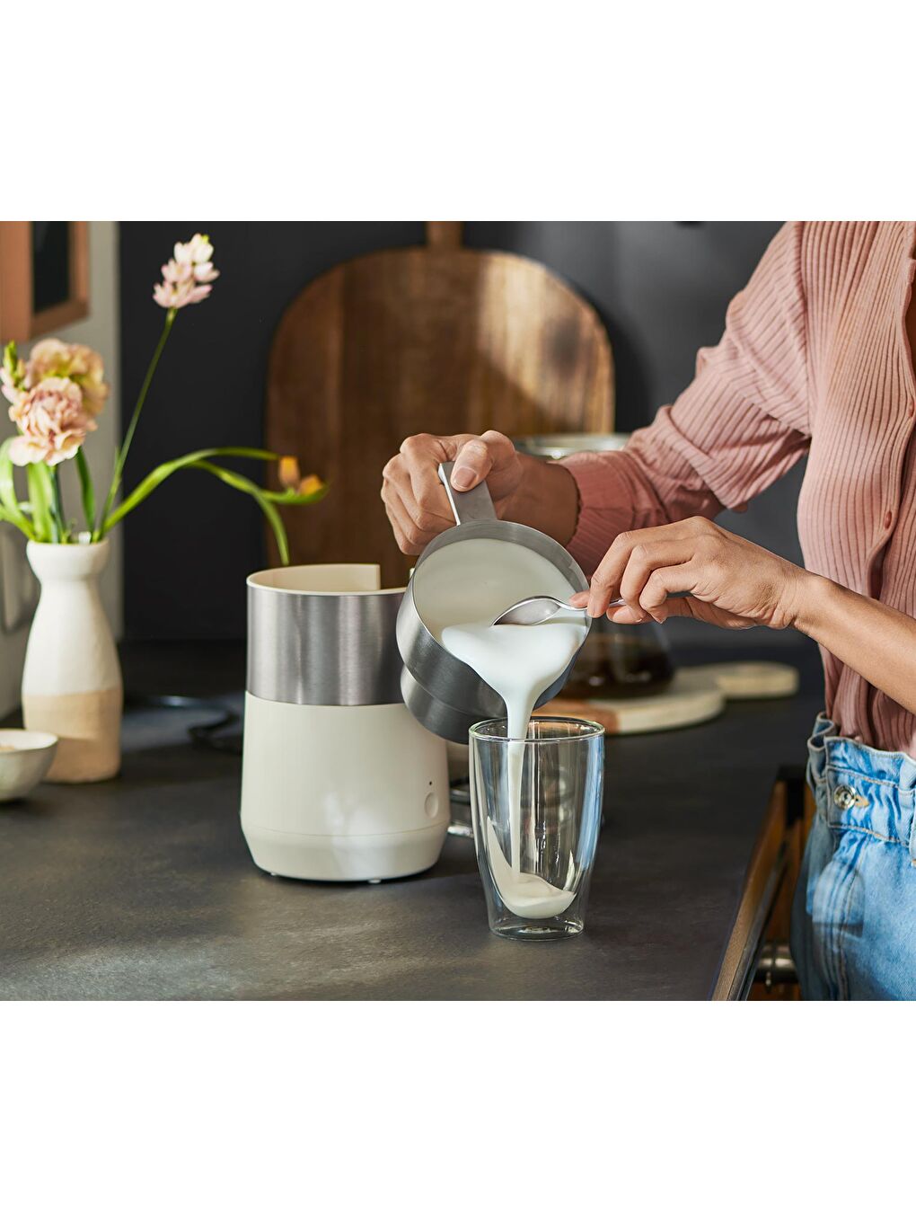 İndüksiyonlu Süt Köpürtücü, Beyaz